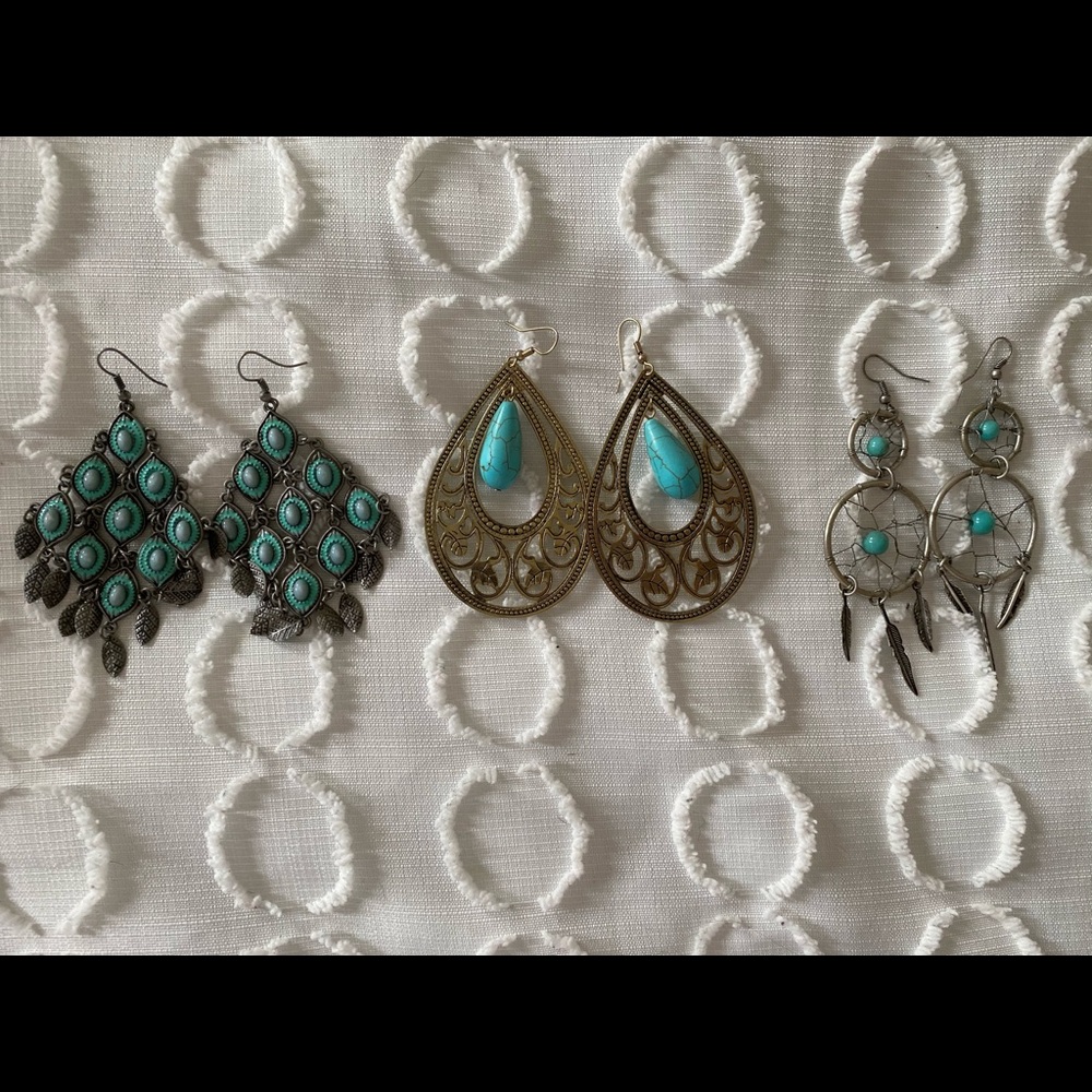 Bundle of earrings